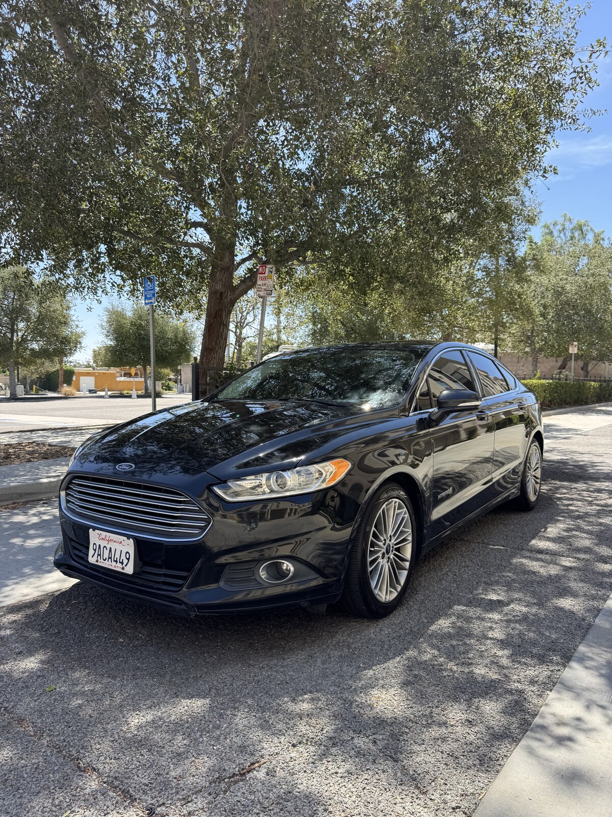 Black 2014 Ford Fusion Hybrid front driver-side three-quarter view