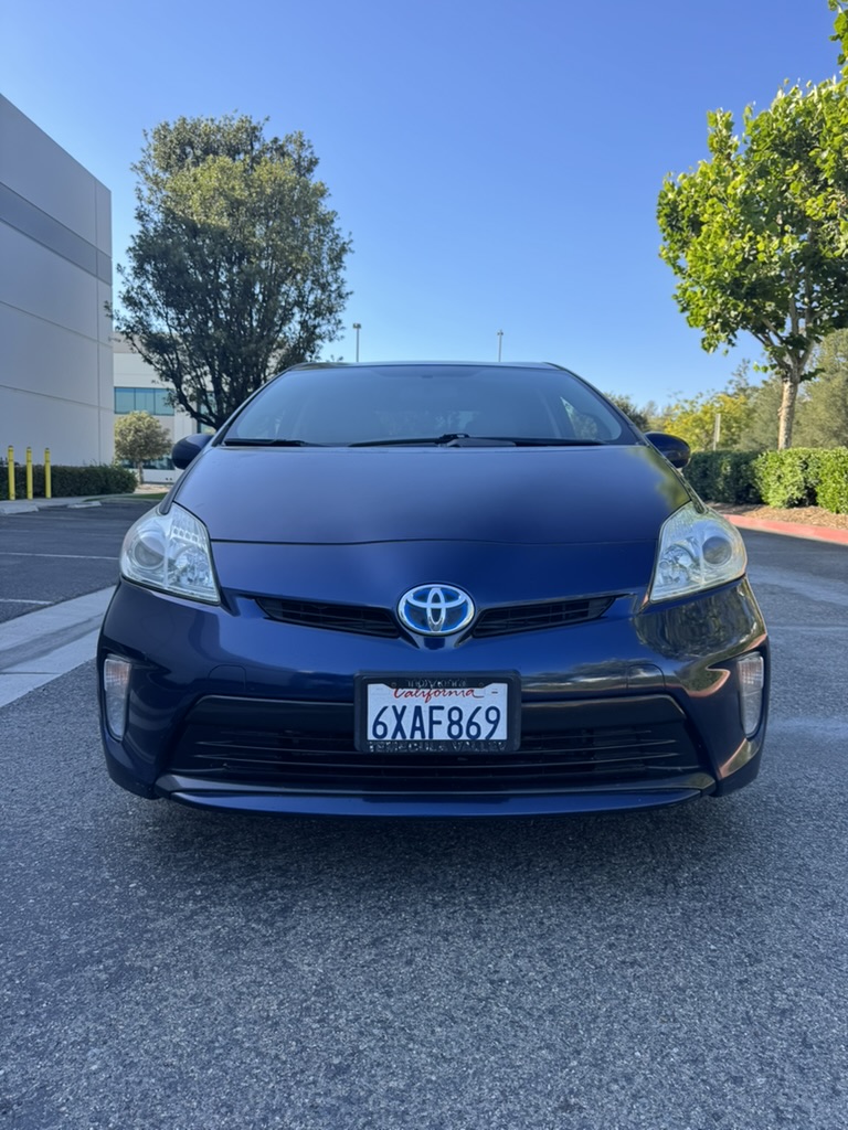 Blue 2012 Toyota Prius head-on front view